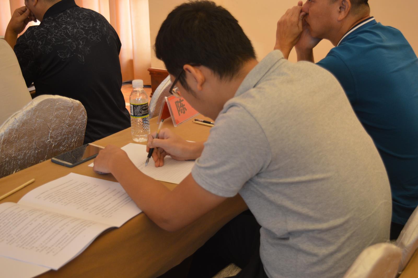 学员认真做笔记 (2).JPG